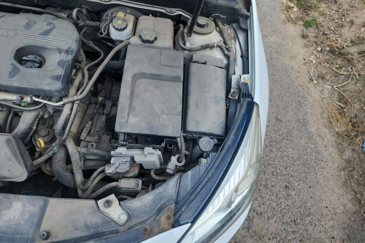 Used Chevrolet Malibu 2013 2.0L Automatic Luxury Edition Engine Bay Left