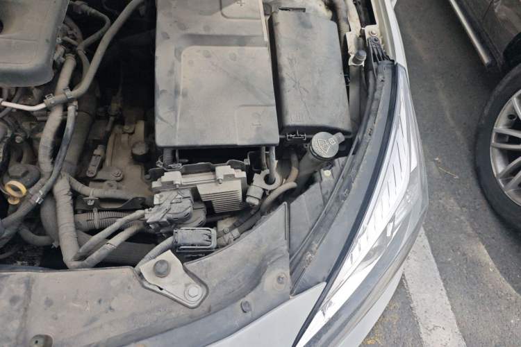 Used Chevrolet Malibu 2013 2.0L Automatic Luxury Edition Engine Bay Left