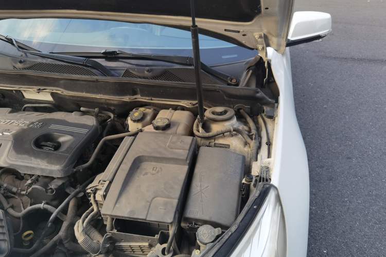 Used Chevrolet Malibu 2013 2.4L Automatic Luxury Edition Engine Bay Left