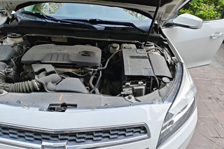Used Chevrolet Malibu 2013 2.0L Automatic Luxury Edition Engine Bay Left