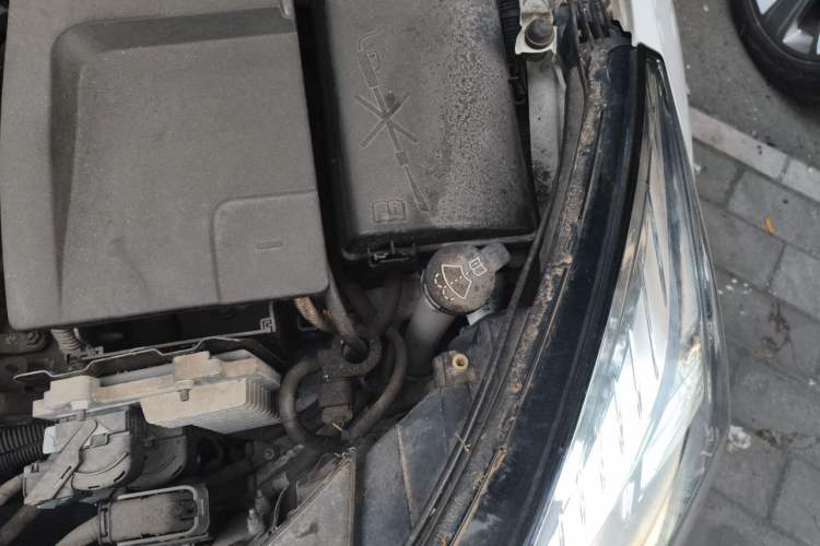 Used Chevrolet Malibu 2013 2.0L Automatic Comfort Edition Engine Bay Left
