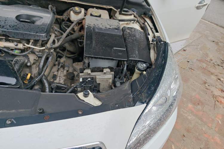 Used Chevrolet Malibu 2013 2.0L Automatic Luxury Edition Engine Bay Left