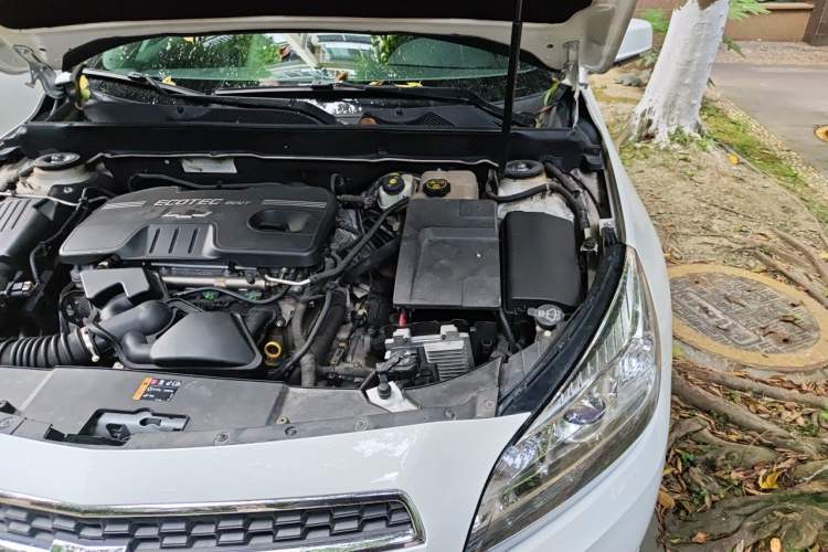 Used Chevrolet Malibu 2013 2.0L Automatic Luxury Edition Engine Bay Left