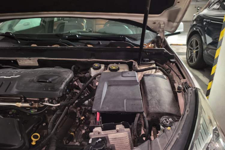 Used Chevrolet Malibu 2013 2.0L Automatic Comfort Edition Engine Bay Left