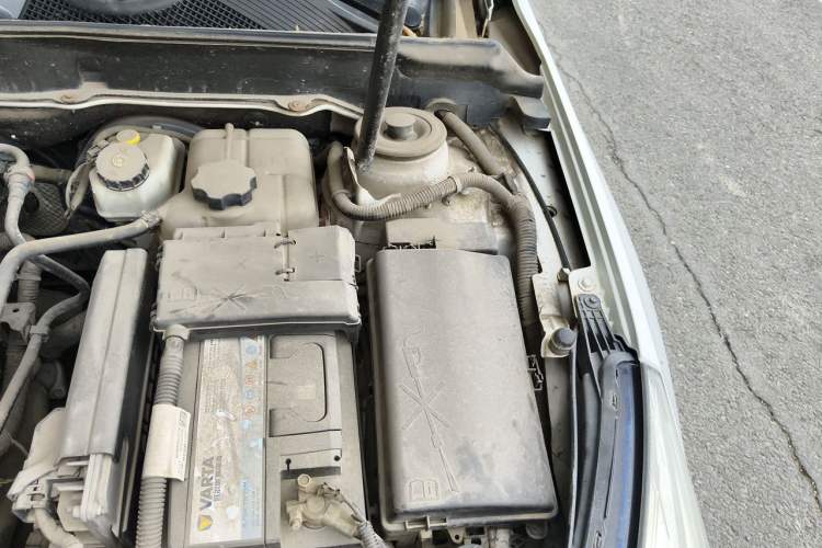 Used Chevrolet Malibu 2013 2.4L Automatic Luxury Edition Engine Bay Left