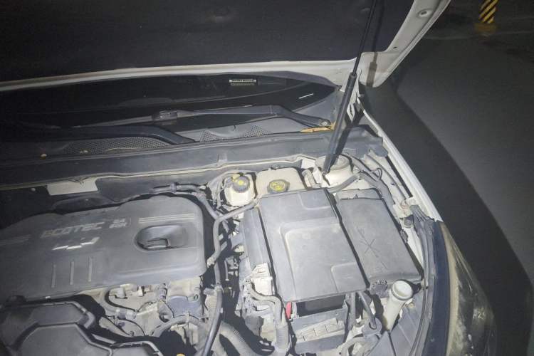 Used Chevrolet Malibu 2013 2.4L Automatic Luxury Edition Engine Bay Left