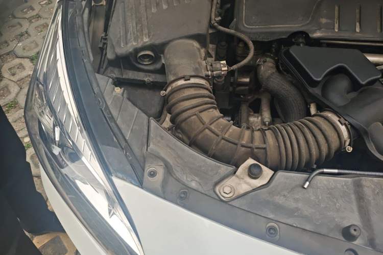 Used Chevrolet Malibu 2013 2.0L Automatic Luxury Edition Engine Bay Right