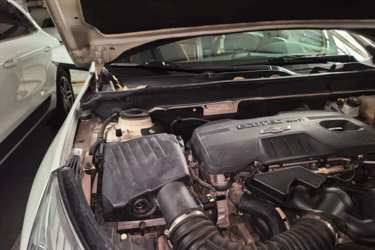 Used Chevrolet Malibu 2013 2.0L Automatic Comfort Edition Engine Bay Right