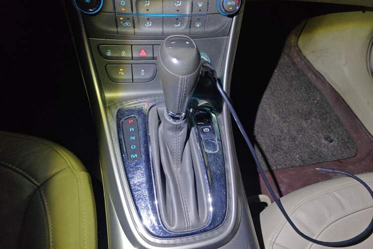 Used Chevrolet Malibu 2013 2.0L Automatic Luxury Edition Gear Lever