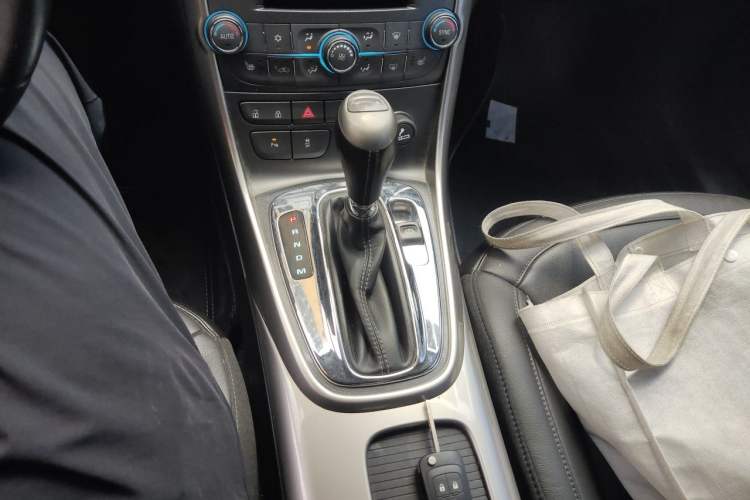 Used Chevrolet Malibu 2013 2.4L Automatic Flagship Edition Gear Lever
