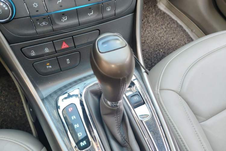 Used Chevrolet Malibu 2013 2.0L Automatic Luxury Edition Gear Lever