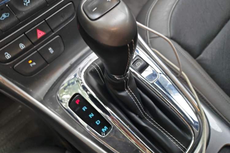 Used Chevrolet Malibu 2013 2.0L Automatic Luxury Edition Gear Lever