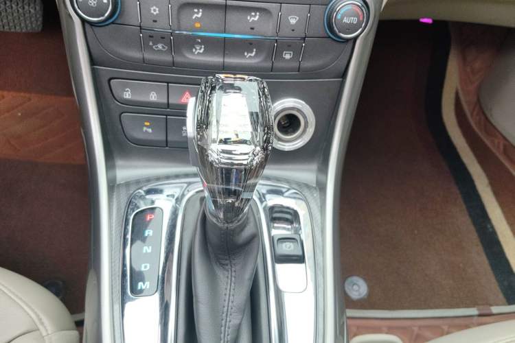 Used Chevrolet Malibu 2013 2.0L Automatic Luxury Edition Gear Lever