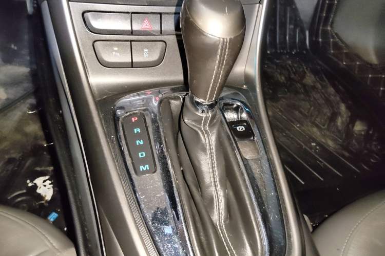 Used Chevrolet Malibu 2013 2.0L Automatic Luxury Edition Gear Lever