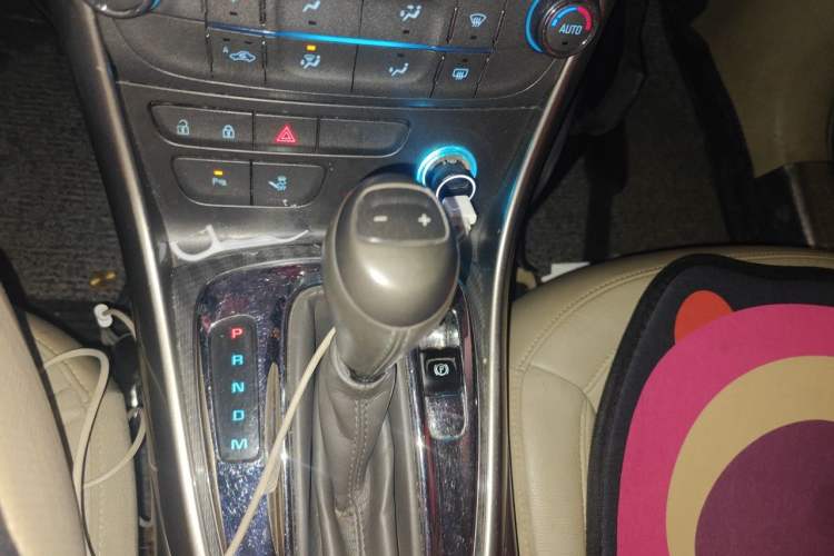 Used Chevrolet Malibu 2013 2.4L Automatic Luxury Edition Gear Lever