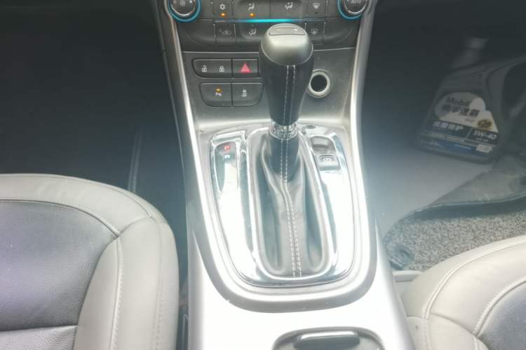 Used Chevrolet Malibu 2013 2.4L Automatic Luxury Edition Gear Lever