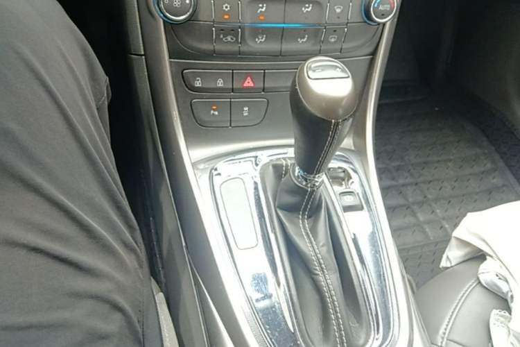 Used Chevrolet Malibu 2013 2.0L Automatic Luxury Edition Gear Lever