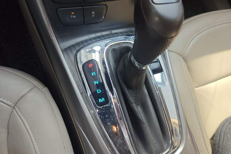 Used Chevrolet Malibu 2013 2.0L Automatic Luxury Edition Gear Lever