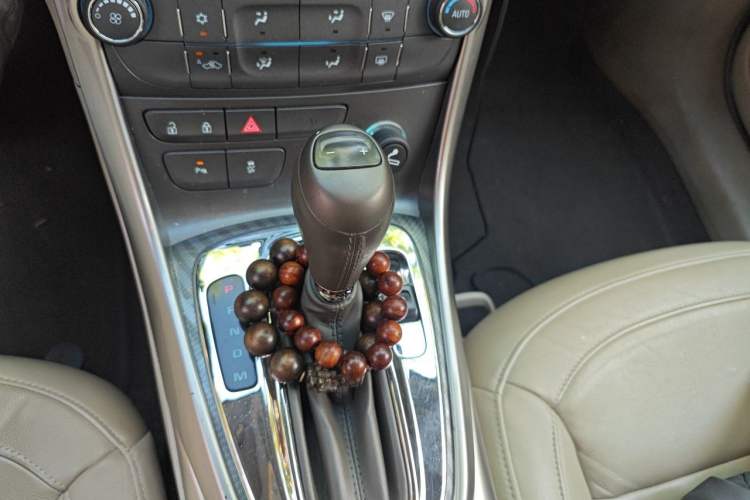 Used Chevrolet Malibu 2013 2.4L Automatic Luxury Edition Gear Lever