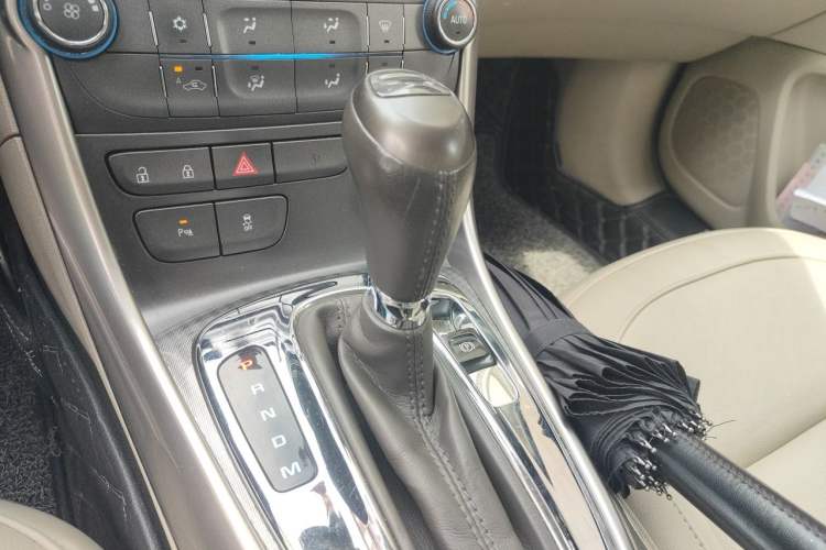 Used Chevrolet Malibu 2013 2.4L Automatic Luxury Edition Gear Lever