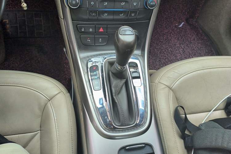 Used Chevrolet Malibu 2013 2.0L Automatic Comfort Edition Gear Lever