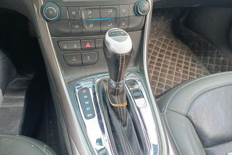 Used Chevrolet Malibu 2013 2.4L Automatic Luxury Edition Gear Lever