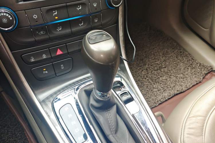 Used Chevrolet Malibu 2013 2.0L Automatic Luxury Edition Gear Lever