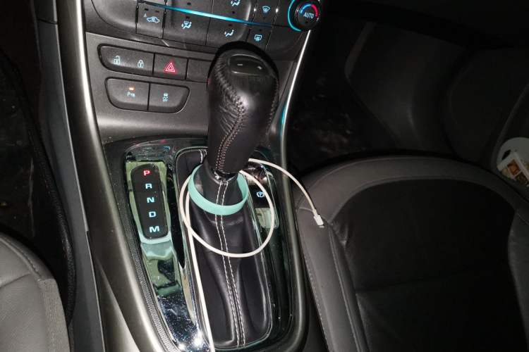 Used Chevrolet Malibu 2013 2.0L Automatic Luxury Edition Gear Lever