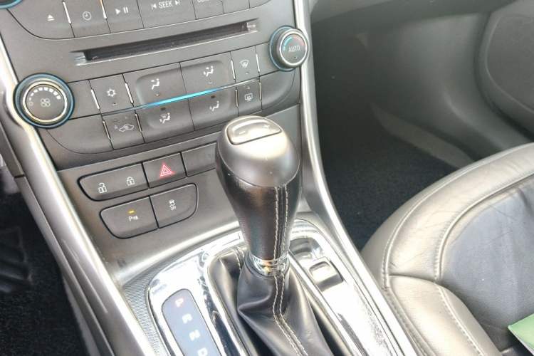 Used Chevrolet Malibu 2013 2.0L Automatic Luxury Edition Gear Lever