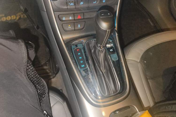 Used Chevrolet Malibu 2013 2.4L Automatic Luxury Edition Gear Lever
