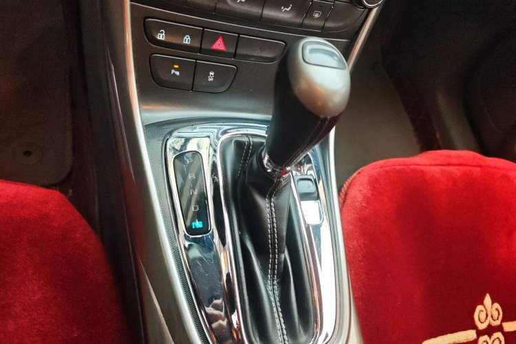 Used Chevrolet Malibu 2013 2.0L Automatic Luxury Edition Gear Lever