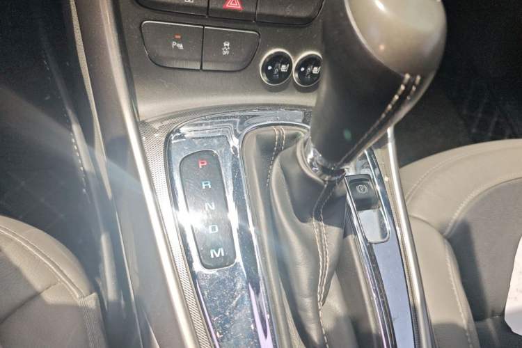 Used Chevrolet Malibu 2013 2.0L Automatic Luxury Edition Gear Lever