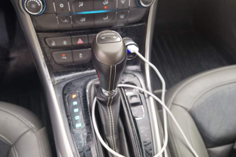 Used Chevrolet Malibu 2013 2.4L Automatic Luxury Edition Gear Lever