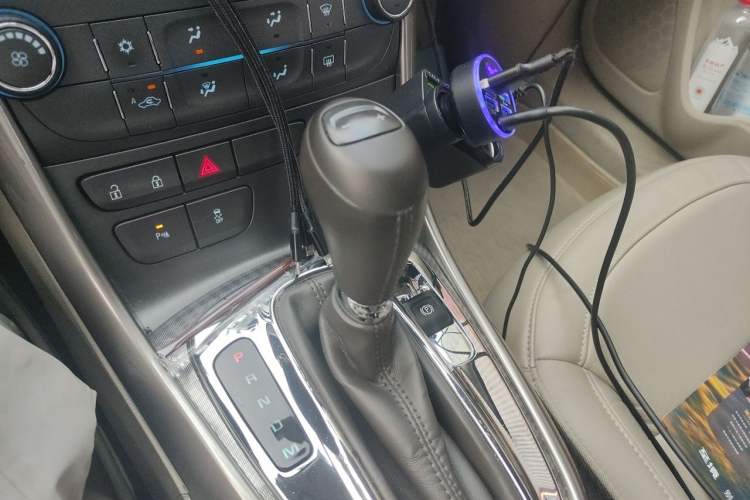 Used Chevrolet Malibu 2013 2.4L Automatic Luxury Edition Gear Lever