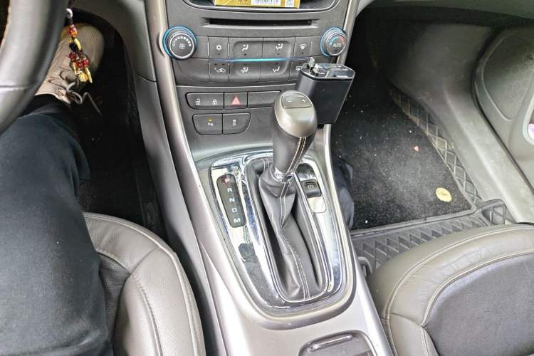 Used Chevrolet Malibu 2013 2.0L Automatic Luxury Edition Gear Lever