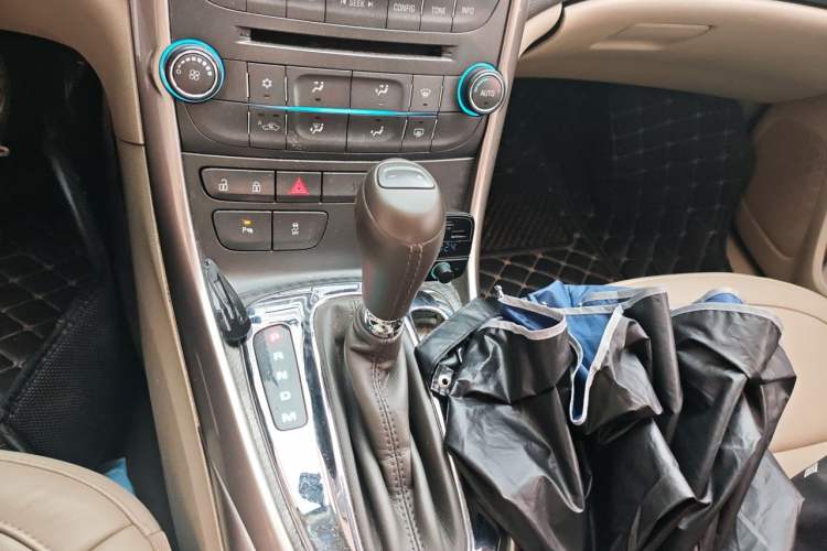 Used Chevrolet Malibu 2013 2.4L Automatic Luxury Edition Gear Lever