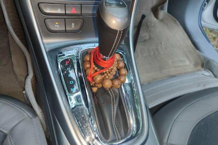 Used Chevrolet Malibu 2013 2.4L Automatic Luxury Edition Gear Lever