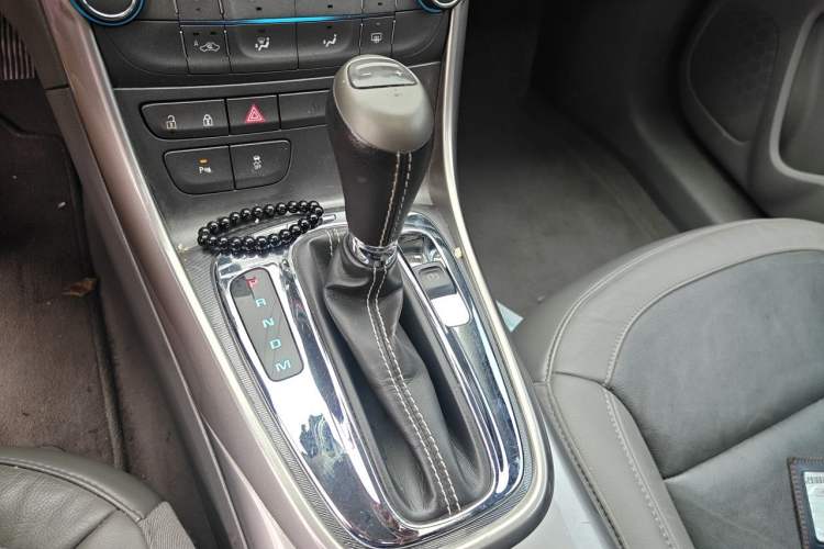 Used Chevrolet Malibu 2013 2.4L Automatic Luxury Edition Gear Lever