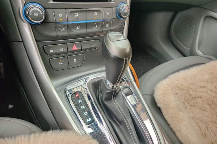 Used Chevrolet Malibu 2013 2.4L Automatic Luxury Edition Gear Lever