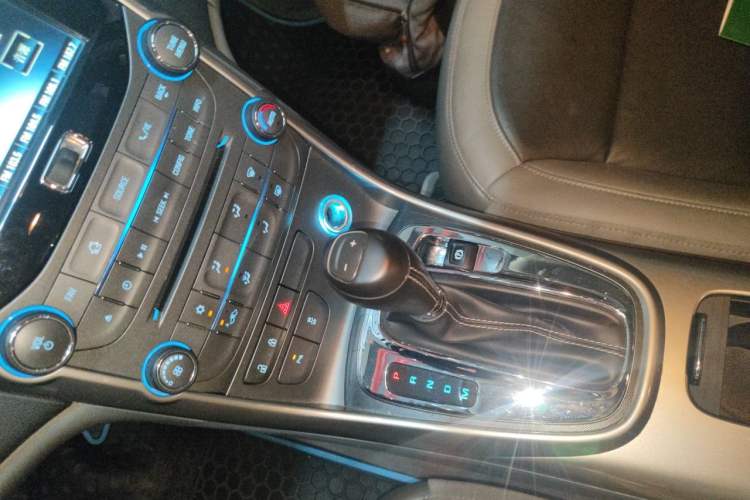 Used Chevrolet Malibu 2013 2.0L Automatic Luxury Edition Gear Lever