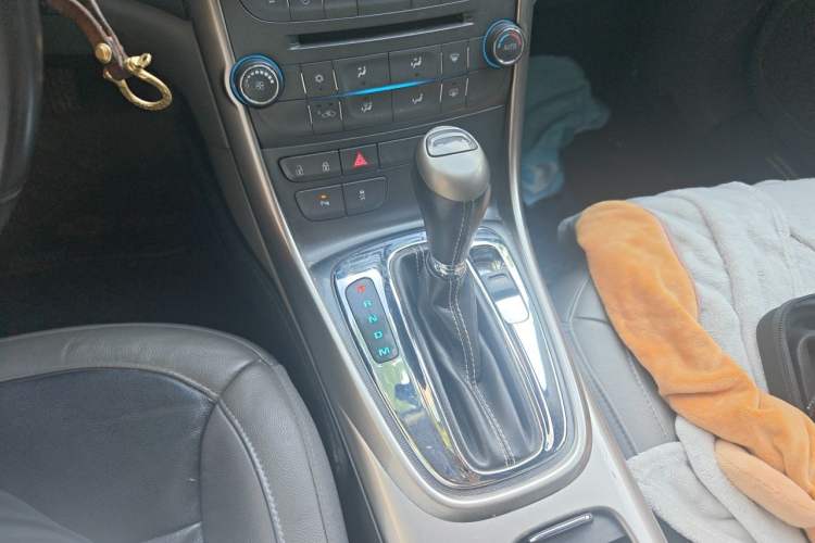 Used Chevrolet Malibu 2013 2.0L Automatic Luxury Edition Gear Lever