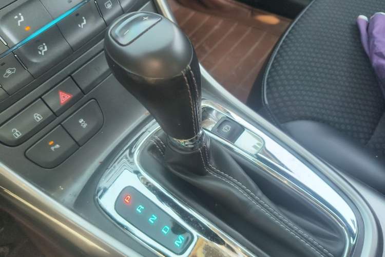 Used Chevrolet Malibu 2013 1.6T Automatic Comfort Edition Gear Lever