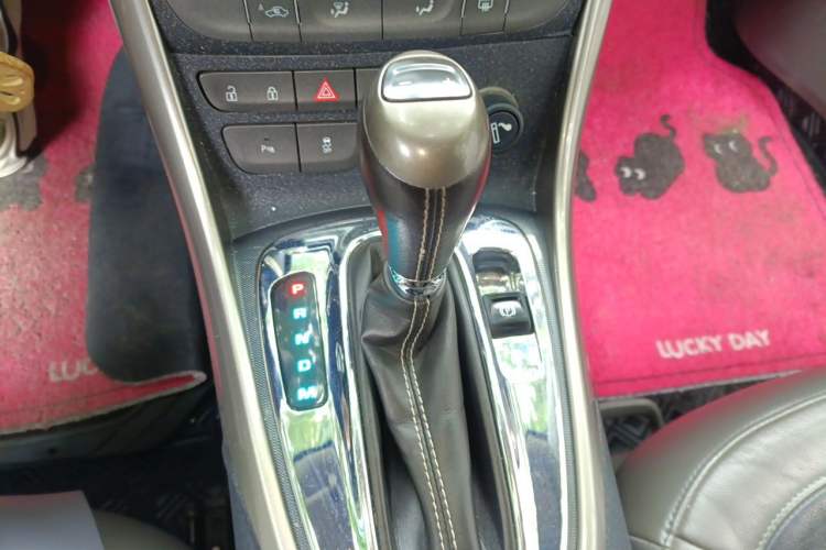 Used Chevrolet Malibu 2013 2.4L Automatic Luxury Edition Gear Lever
