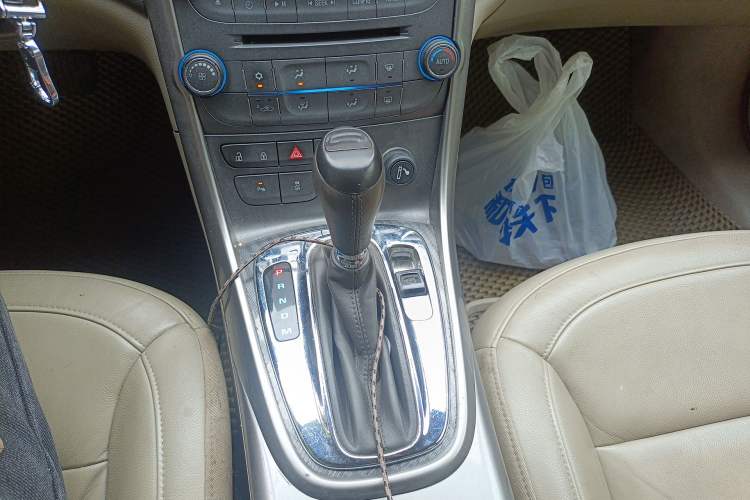 Used Chevrolet Malibu 2013 2.0L Automatic Luxury Edition Gear Lever