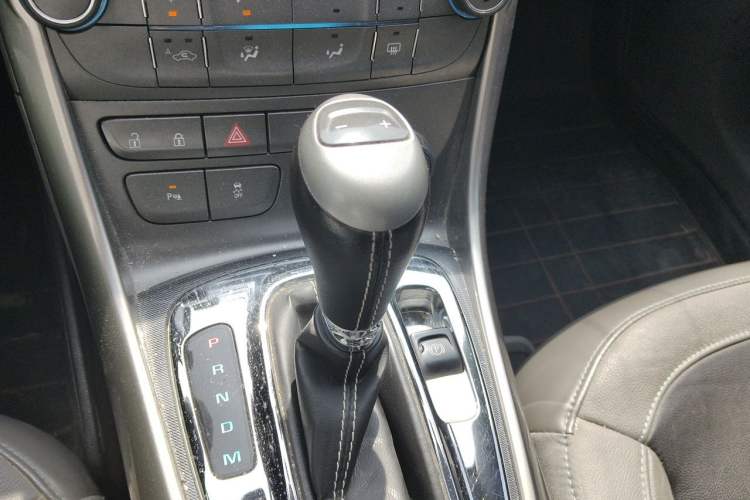 Used Chevrolet Malibu 2013 2.4L Automatic Luxury Edition Gear Lever
