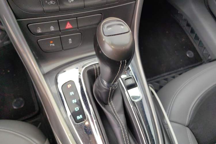 Used Chevrolet Malibu 2013 2.0L Automatic Luxury Edition Gear Lever