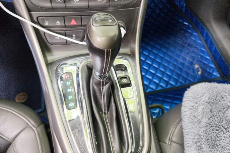 Used Chevrolet Malibu 2013 2.0L Automatic Luxury Edition Gear Lever