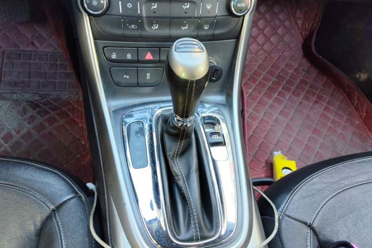 Used Chevrolet Malibu 2013 1.6T Automatic Luxury Edition Gear Lever