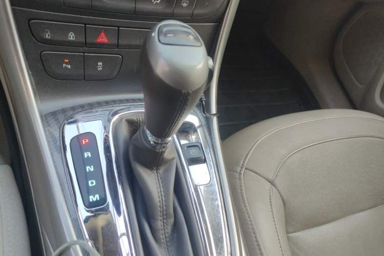 Used Chevrolet Malibu 2013 2.4L Automatic Luxury Edition Gear Lever