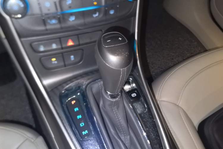Used Chevrolet Malibu 2013 2.0L Automatic Luxury Edition Gear Lever